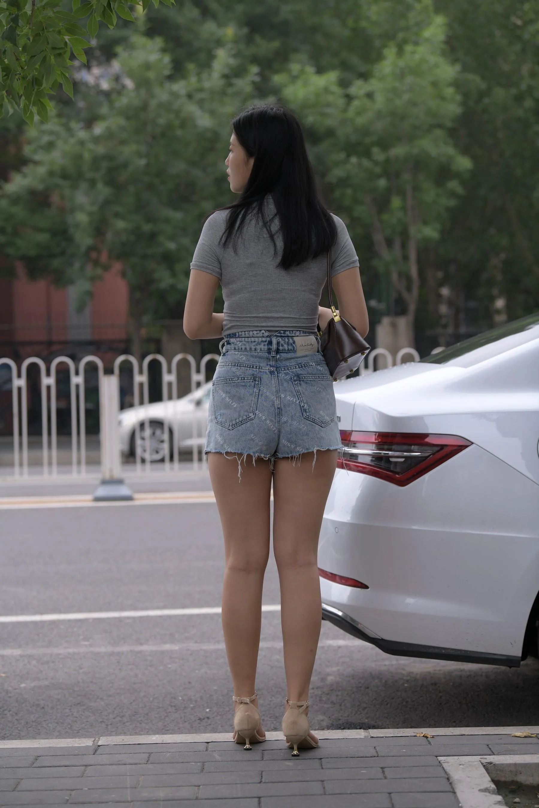 魔镜街拍 NO.169 一只麋鹿摄影-牛仔短裙美女 [235P]插图2